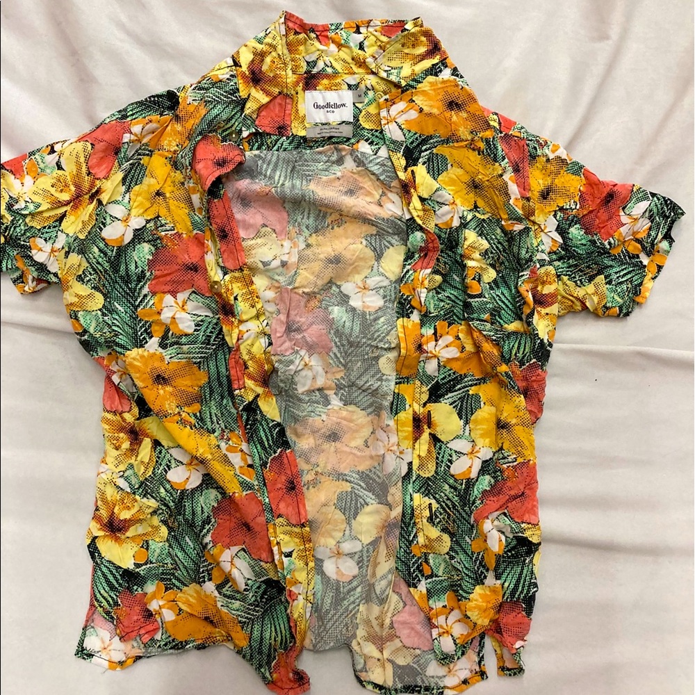 NWOT Slim fitting short sleeve button up M